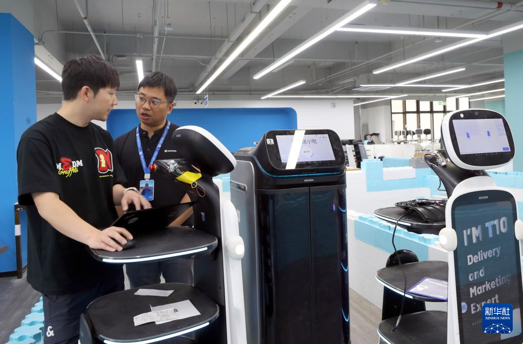 必一智能运动科技：中国经济样本观察·企业样本篇丨“智造”10万台服务机器人“小巨人”擎朗有大梦想(图3)
