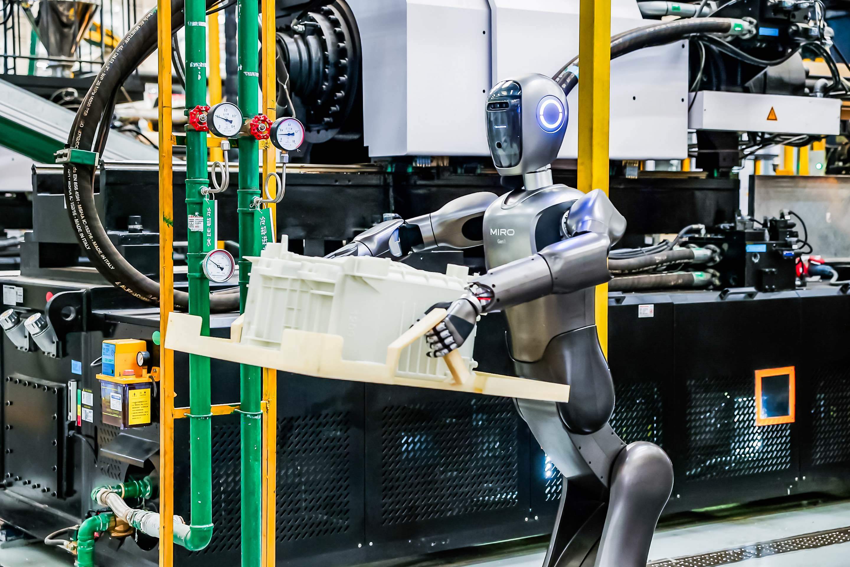 从让机器人生产机器人到给工厂一个智能体大脑：5000亿市值巨头如何驶向AI新大陆？(图3)