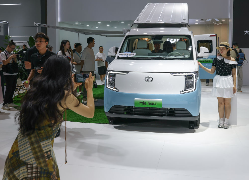 必一智能运动科技：财经聚焦更聪明更安全更开放——从智博会看智能网联新能源汽车新趋势(图2)