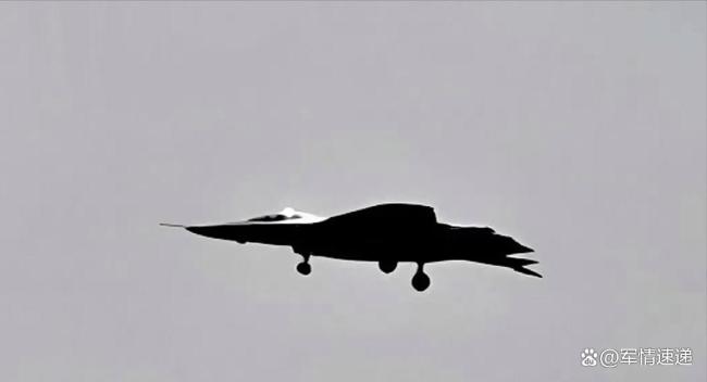 必一运动：歼-50再次低空试飞有何细节空速管消失引关注(图3)