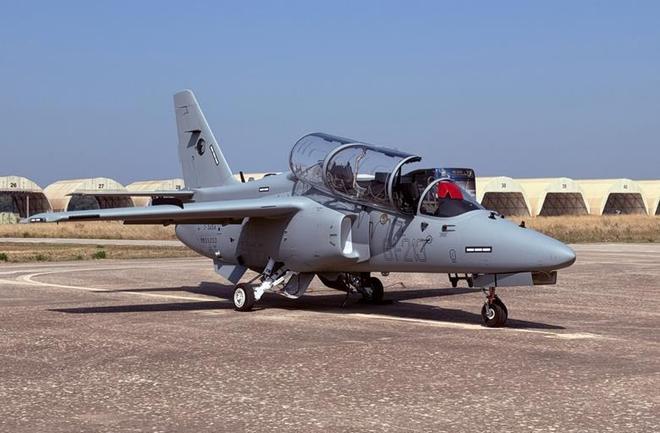 必一运动：美国砸3800万急造教练机专练五代机飞行员对华围堵将再升级(图6)