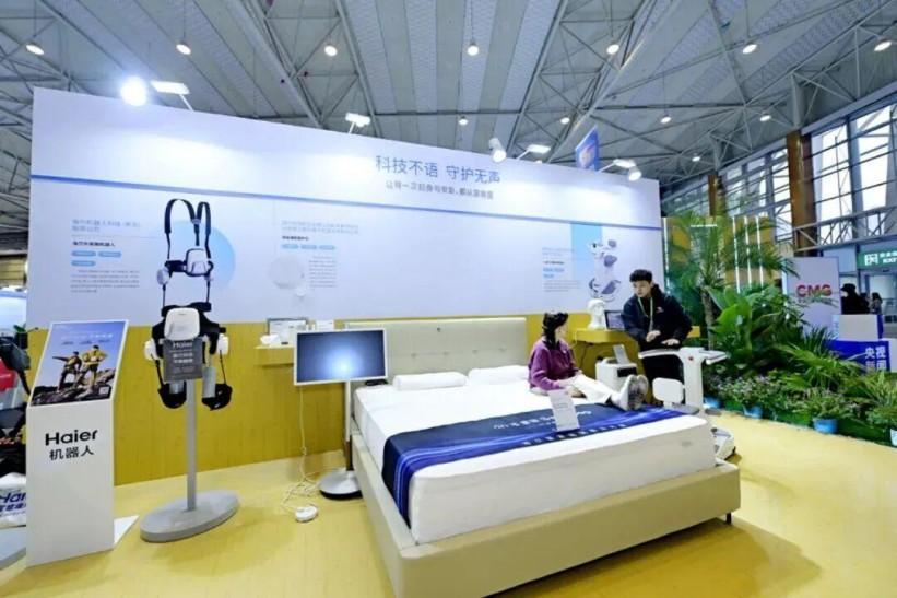 AI如何守护银龄生活？成都智慧康养机器人来了！(图2)