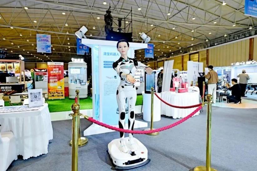 AI如何守护银龄生活？成都智慧康养机器人来了！(图3)