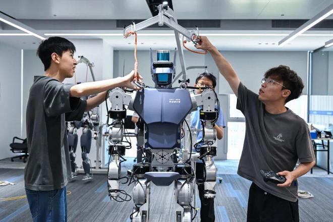 这一天终于到来深圳人形机器人卖爆(图4)