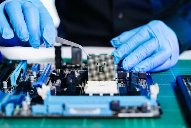 这一天终于到来深圳人形机器人卖爆(图9)