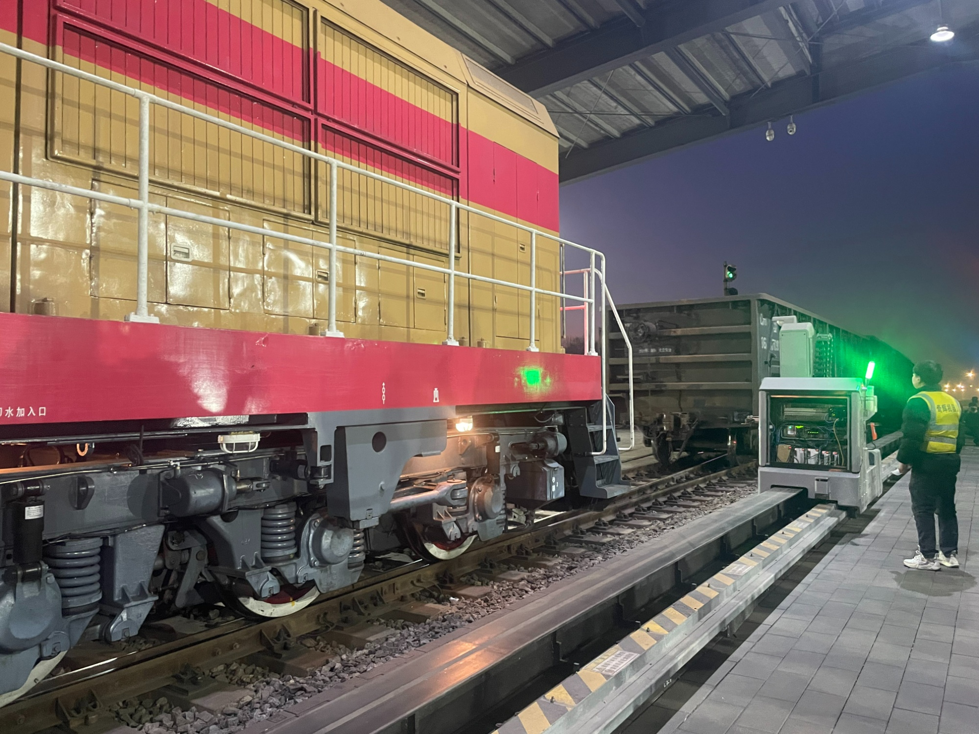 必一运动：日均5万吨煤抵达沈阳机器人助力保供暖(图2)